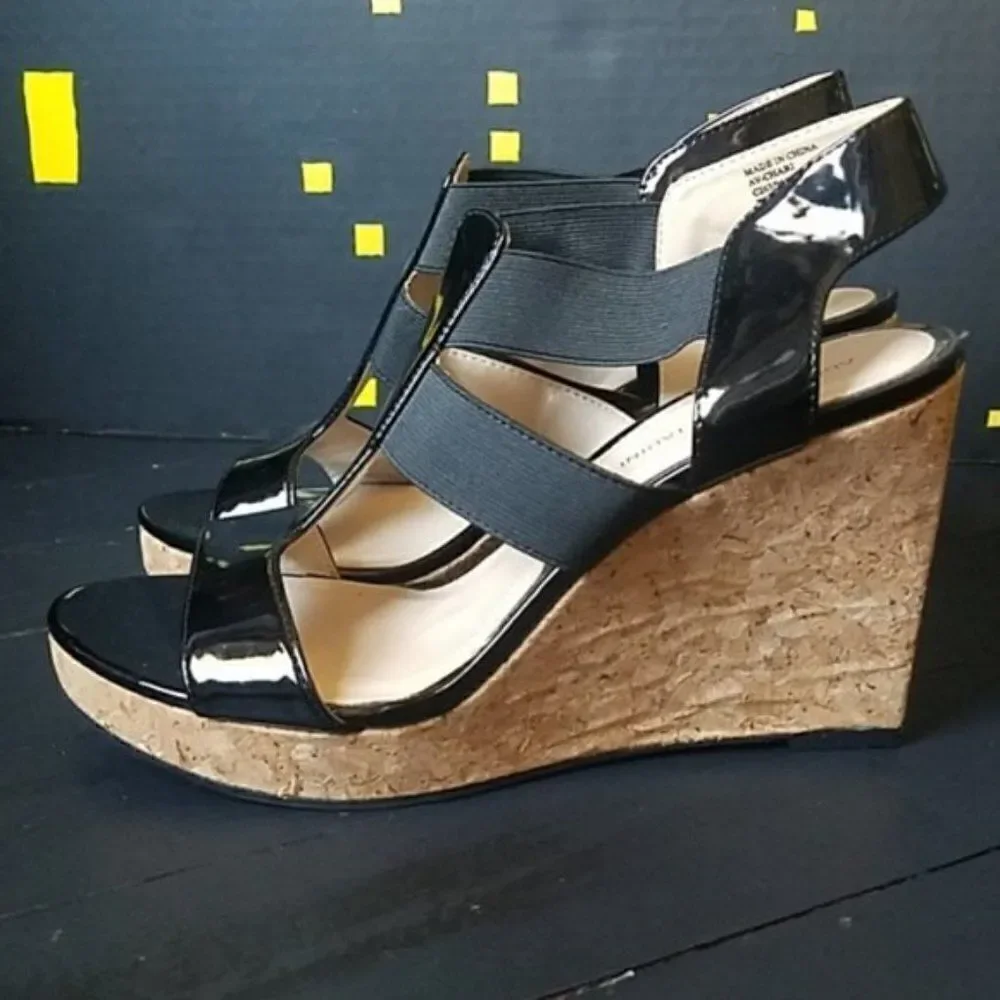 NWOT Adrienne Vittadini Wedges